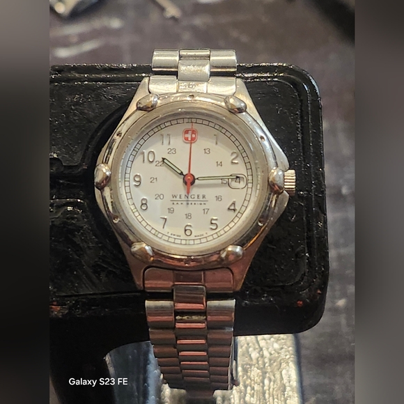 Vintage Wenger SAK Design Womens Watch - Picture 2 of 6